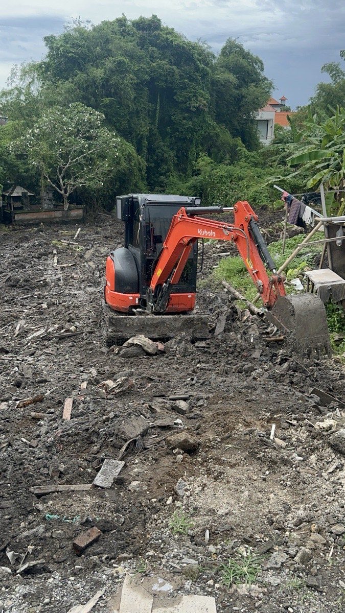 Proyek konstruksi excavator JKR Bali