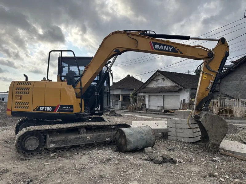 Excavator SANY SY75C 7 ton – unit unggulan Jiwa Karya Rental Bali